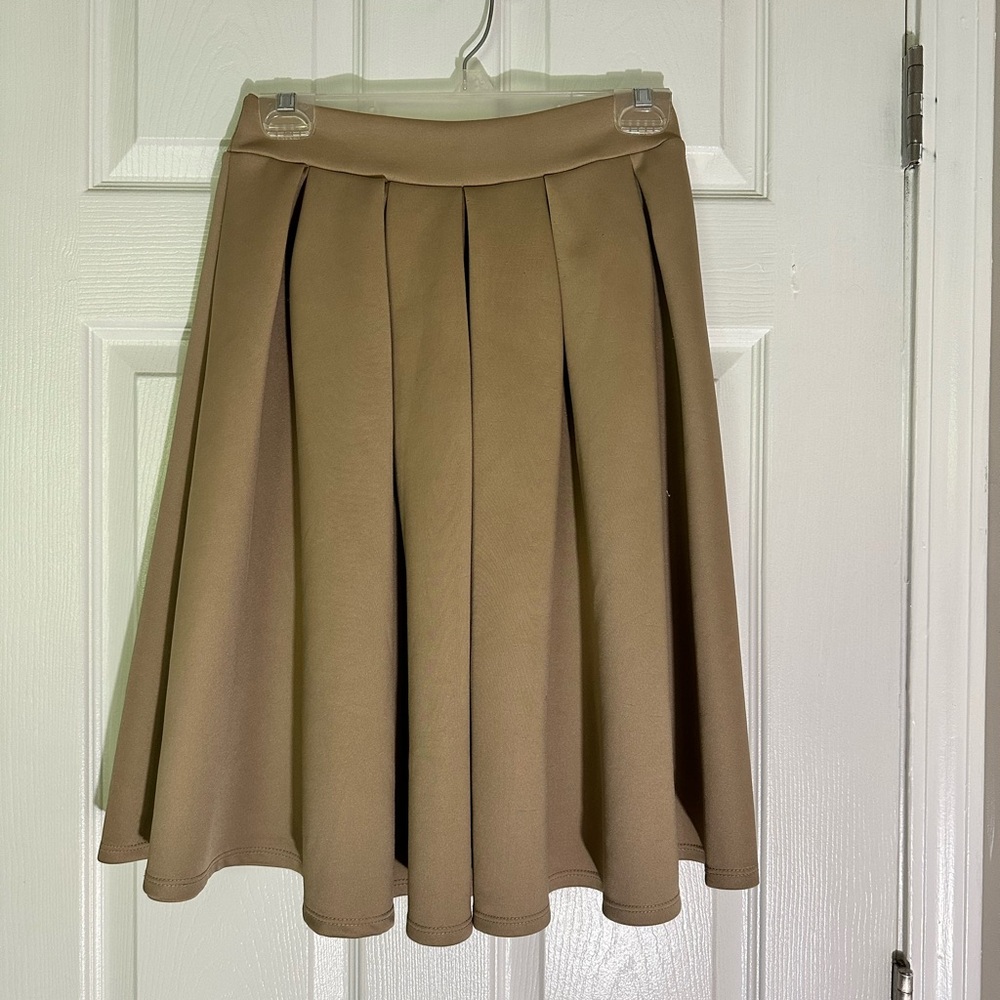 Tan pleated skirt